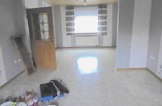 Haus kaufen in 56414 Oberahr, Saniertes Zweifamilienhaus mit Garten und Garage