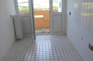 Wohnung kaufen in 65232 Taunusstein, Preisgünstige und Barriere freie 3 Zimmer Wohnung mit Balkon und Stellplatz in gepflegter Anlage