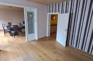 Einfamilienhaus kaufen in 39343 Hakenstedt, Gepflegtes EFH mit Einliegerwohnung. 2 Garagen. Viel Nebengelass