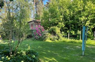 Haus kaufen in 91154 Roth, Stilvolles Zweifamilienhaus mit Traumgarten in idyllischer Waldrandlage
