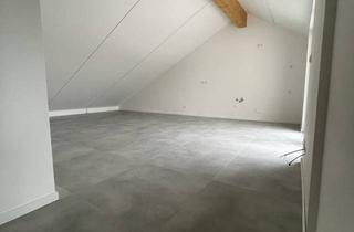 Wohnung kaufen in 66901 Schönenberg-Kübelberg, *Dachgeschosswohnung - Stilvoll wohnen mit großem Balkon und 2 Stellplätzen***