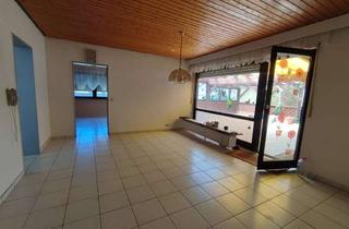 Haus kaufen in 67735 Mehlbach, Anleger o. Selbstnutzer - Dreifamilien-Haus mit Garten, Garagen und Stellplätzen