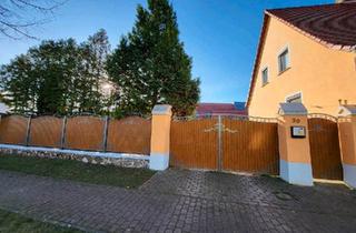 Doppelhaushälfte kaufen in 39175 Biederitz, Biederitz - RESERVIERT. Haus mit Einliegerwohnung, großer Scheune und