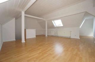 Wohnung mieten in Leipziger Straße 148, 08058 Pölbitz, Große, NEU renovierte 3-Raum-Maissonette-Wohnung im Dachgeschoss