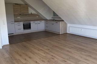 Wohnung mieten in Spülseestraße 18, 97355 Wiesenbronn, Moderne 4‑Zimmer Dachgeschosswohnung mit Balkon in Wiesenbronn