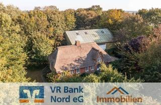 Bauernhaus kaufen in 25899 Niebüll, Baudenkmal - Bauernhaus unter Reet mit Scheune auf einer Warft im Gotteskoog