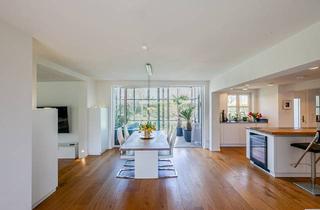 Haus mieten in 82335 Berg, Helle Landhaus-Villa mit großem Garten in Berg am Starnberger See