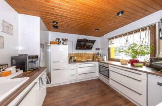 Anlageobjekt in 51491 Overath, 3-Parteienhaus / vermietet / 2024 neue Luft-Wärmepumpe / 2 Garagen + Doppelcarport + 2 Stellplätze