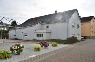 Haus kaufen in Duttenhurster Straße, 76547 Sinzheim, Attraktives Zweifamilienhaus – ideal für Kapitalanleger oder Eigennutzer