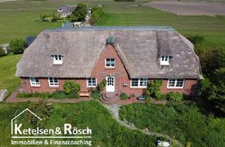 Haus kaufen in 25849 Pellworm, Nordseeidylle unter Reet – Zweifamilienhaus auf einer Warft mit Panoramablick