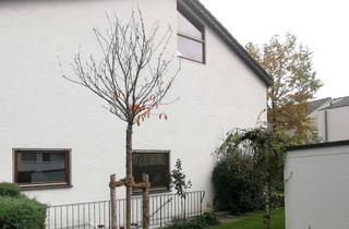 Einfamilienhaus kaufen in 70619 Riedenberg, Gepflegtes Einfamilienhaus (Doppelhaus) mit Garage in Stuttgart-Riedenberg