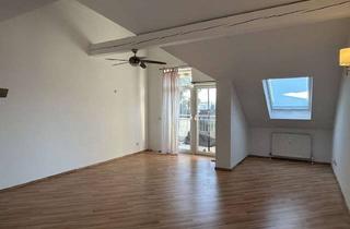 Wohnung kaufen in 61130 Nidderau, Charmante 2-Zimmer-Dachgeschosswohnung mit zwei Balkonen