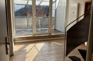 Wohnung mieten in Schulstraße 17, 67655 Innenstadt, Frisch sanierte 4-Zimmer-Dachgeschosswohnung mit Einbauküche und sonniger Loggia