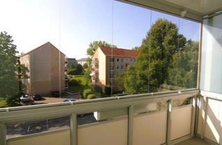 Wohnung mieten in Georg-Schumann-Straße 15, 04808 Wurzen, Sonnige 2-Raumwohnung mit verglastem Balkon und Einbauküche.