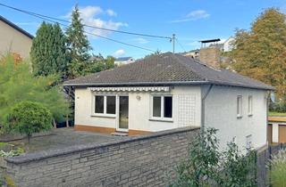 Einfamilienhaus kaufen in 56642 Kruft, Freistehendes Einfamilienhaus mit großem Grundstück, Schwimmbad, Sauna und Doppelgarage