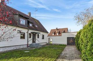 Doppelhaushälfte kaufen in 82223 Eichenau, Charmante Doppelhaushälfte mit Renovierungsbedarf auf großzügigem Grundstück in Eichenau