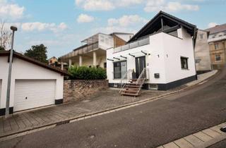 Einfamilienhaus kaufen in 67823 Obermoschel, Stilvoll modernisiertes Einfamilienhaus mit Design-Küche, Garten und Doppelgarage