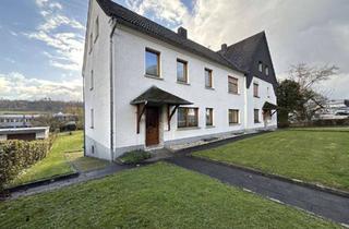 Haus kaufen in 57641 Oberlahr, Wohnhaus mit Ausbauchance, Stellplätzen und Garagen in Oberlahr