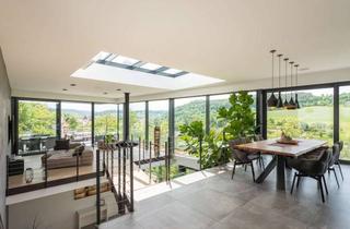 Villa kaufen in 72202 Nagold, Im exklusiven Bieterverfahren! Villa mit beeindruckender Architektur und XXL-Garage, Nagold