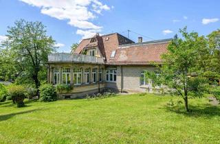 Villa kaufen in 70469 Feuerbach, Einmalige Stadtvilla mit Charme direkt an den Weinbergen!