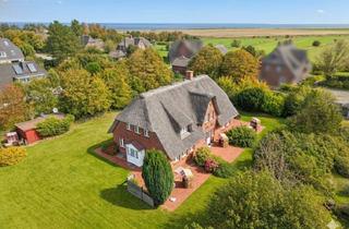 Haus kaufen in 25946 Nebel, Gästehaus unter Reet mit viel Platz und Ruhe