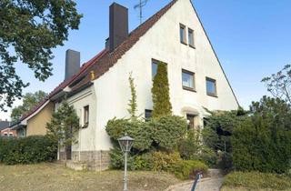 Doppelhaushälfte kaufen in 23569 Kücknitz, Doppelhaushälfte (Meisterhaus) aus den 1940er-Jahren wartet auf neues Leben