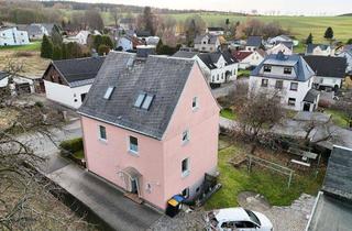 Einfamilienhaus kaufen in 08209 Auerbach, Charmantes renovierungsbedürftiges Haus mit zwei Garagen in Auerbach