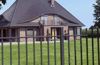 Haus kaufen in Bonrechtern 10, 49429 Visbek, Modernes Wohnhaus mit luxuriösem Poolbereich, großer Terrasse und 5.000m2 Grundstück in Visbek