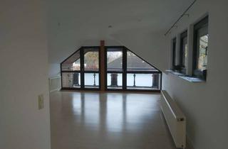 Wohnung mieten in 31275 Lehrte, Ansprechende 3-Zimmer-DG-Wohnung mit Balkon und EBK in Lehrte-Immensen