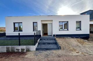 Haus mieten in Mittelstraße, 53894 Mechernich, Modernes Bungalow mit großem Garten und Garage in Kommern