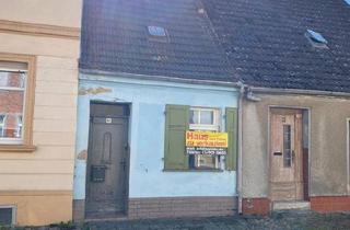 Haus kaufen in 06385 Aken, Aken (Elbe) - 3 Einfamilien Reihenhäuser stark sanierungsbedürftig