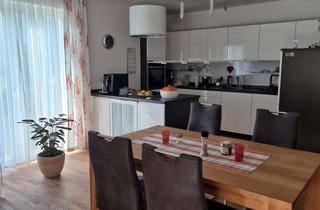 Wohnung kaufen in Rosenheimer Straße 57b, 83043 Bad Aibling, Neuwertiger 3-Zimmer-EG-Wohntraum am Kurpark – provisionsfrei