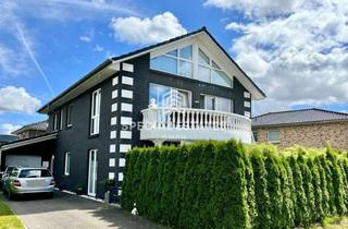 Haus kaufen in 24576 Bad Bramstedt, Wohnen am Golfplatz: Hochwertiges Niedrigenergie-Zweifamilienhaus mit Garten & Balkon!