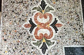 Haus kaufen in 60433 Eschersheim, Schöner Altbau mit 4 Wohnungen, Balkone, begrünter Hof! Sehr gute Lage, U+S Bahn, Einkaufen uvm.