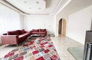 Haus kaufen in 72414 Rangendingen, Zweifamilienhaus mit großer Garage, zwei Wohnungen und ausbaufähigem Dachgeschoss