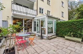 Wohnung kaufen in 70191 Stuttgart, Stilvolle Erdgeschosswohnung mit Wintergarten und großzügiger Terrasse