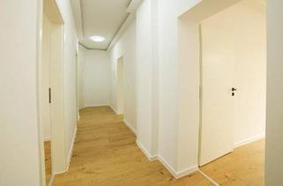 Wohnung kaufen in 08056 Zwickau, Zwickau - Frisch sanierte 3-Raum-Wohnung zu verkaufen - sofort bezugsfertig