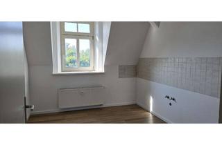 Wohnung kaufen in 02826 Innenstadt, Gemütliche 1-Zimmer-Wohnung im Dachgeschoss mit Stellplatz in zentraler Lage