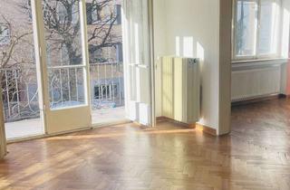 Wohnung kaufen in Strohberg 39, 70180 Süd, Altbau-Charme! Große, lichtdurchflutete 3 Zimmer Wohnung mit zwei Balkonen im schönen Lehenviertel