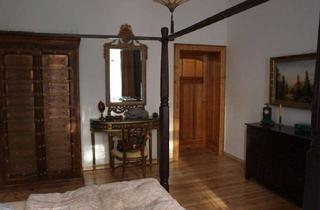 Wohnung kaufen in 14943 Luckenwalde, Lichtdurchflutete Altbauwohnung mit bezauberndem Wintergarten und einzigartigem Charakter.