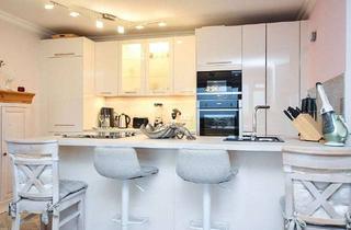 Wohnung kaufen in 23669 Timmendorfer Strand, Über den Dächern von Timmendorfer Strand! Repräsentative Eigentumswohnung mit Sonnenbalkon!