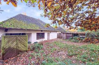 Haus kaufen in 23626 Ratekau, Sanierungsbedürftiger Bungalow auf weitläufigem Grundstück in Waldrandlange vom Waldhusener Forst!