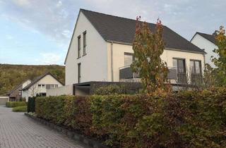 Haus kaufen in 46537 Dinslaken, RESERVIERT! Neuwertiges Doppelhaus- Schmuckstück mit Keller, Balkon und Garage