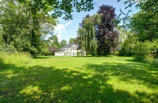 Villa kaufen in 82057 Icking, Eine eigene Welt: Architektenvilla verborgen auf parkähnlichem Grundstück, mit über 8000 m² Grund