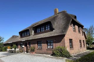 Haus kaufen in Achter De Kark, 25836 Poppenbüll, NEUER PREIS -- Lukratives Reetdachanwesen mit vier genehmigten Ferienwohnungen