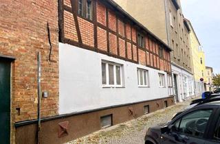 Gewerbeimmobilie kaufen in Mittelstrtaße 49, 14641 Nauen, Sanierungsbedürftiger Speicher mit Remise und Garagen – Entwicklungspotenzial in Nauen