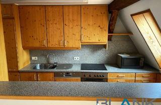 Wohnung kaufen in 71229 Leonberg, Großzügige 4–5-Zimmer-Dachgeschosswohnung mit Bühne – Altbaucharme am Marktplatz Leonberg