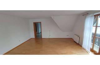 Wohnung mieten in 86551 Aichach, 3,5-Raum-OG-Wohnung mit EBK, Balkon und Gartenanteil in Aichach-OT