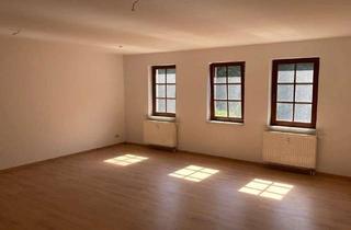 Wohnung mieten in Schloßberg 42, 04703 Leisnig, Großzügige 2-Zimmer mit Laminat und offener Küche in ruhiger Lage!