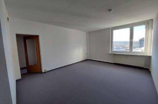 Wohnung mieten in Friedrich-König-Straße 17, 98527 Suhl, Zwei-Zimmer-Wohnung mit Einbauküche sucht Mieter